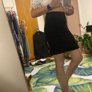 High waisted pencil skirt with 2 slits in the back at upper third of thigh